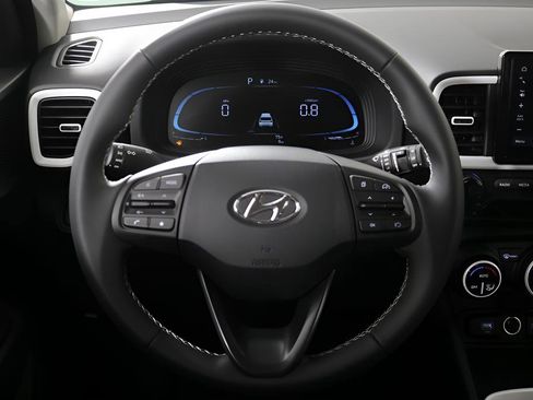 New 2025 Hyundai Venue Limited FWD image 23