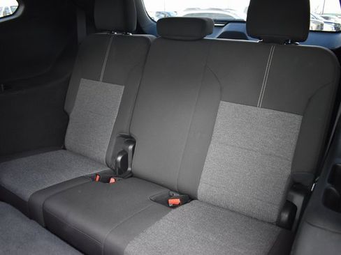 Used 2025 GMC Acadia Elevation image 22