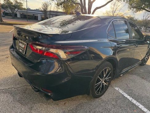 Used 2021 Toyota Camry SE FWD image 10