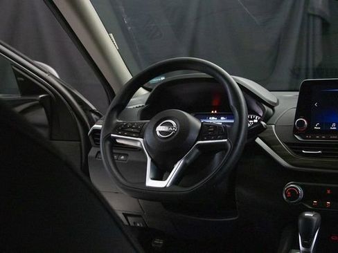 Used 2024 Nissan Altima 2.5 SV FWD image 15