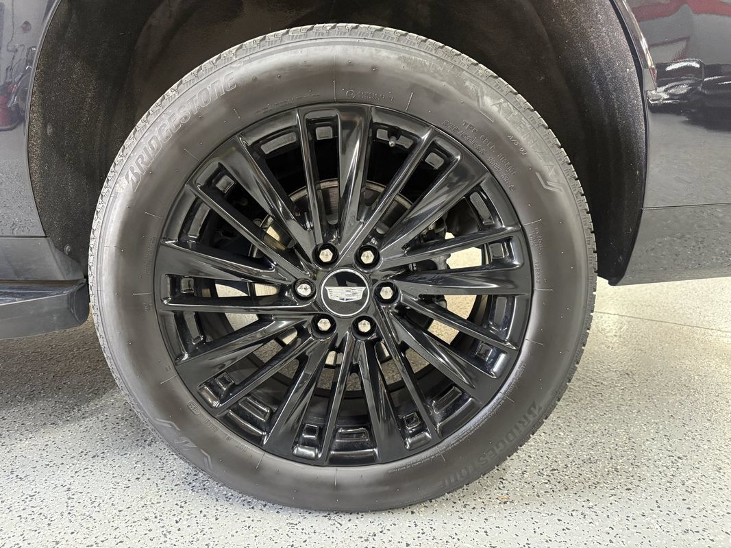 Used 2025 Cadillac Escalade ESV Premium Luxury w/ LPO, Floor Liner Package AWD/4WD image 25