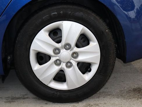 Used 2017 Kia Forte LX image 34