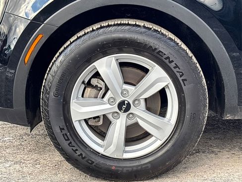 Used 2025 Kia Sorento LX image 12