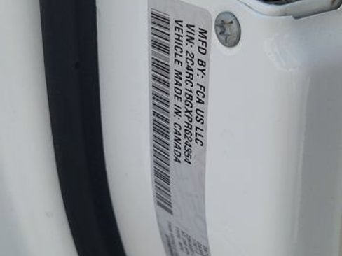 Used 2023 Chrysler Pacifica Touring-L FWD image 33