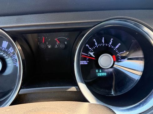 Used 2011 Ford Mustang Convertible image 8