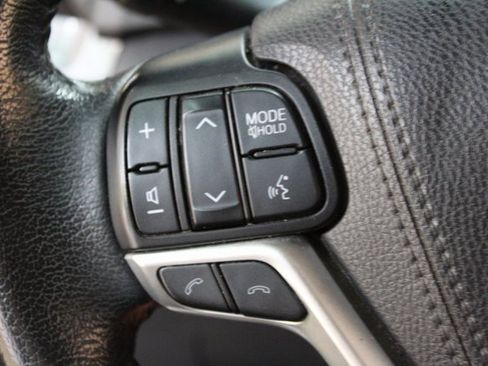 Used 2020 Toyota Sienna SE image 16