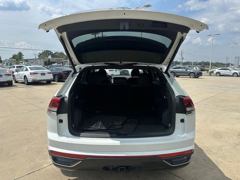 Used 2024 Volkswagen Atlas Cross Sport SE image 9