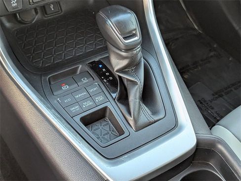 Used 2020 Toyota RAV4 XLE Premium image 29