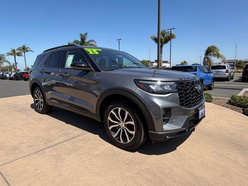 Used 2025 Ford Explorer ST-Line AWD/4WD image 3