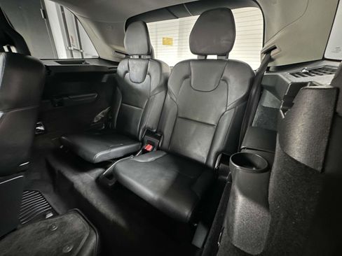 Certified 2022 Volvo XC90 T6 Momentum image 25