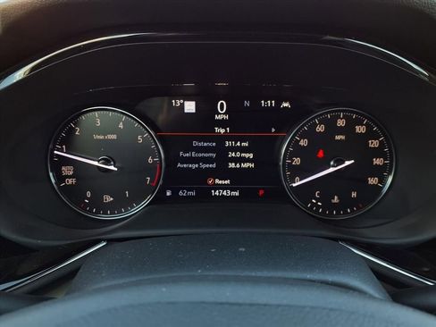 Certified 2022 Buick Envision Avenir w/ Technology Package II image 3