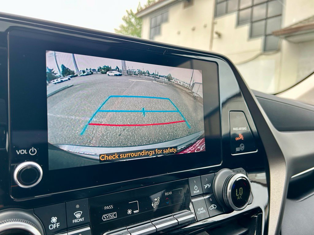 Used 2023 Toyota Highlander XLE AWD/4WD image 26