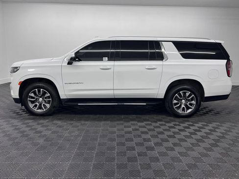 Used 2022 Chevrolet Suburban LT w/ LT Signature Plus Package AWD/4WD image 2