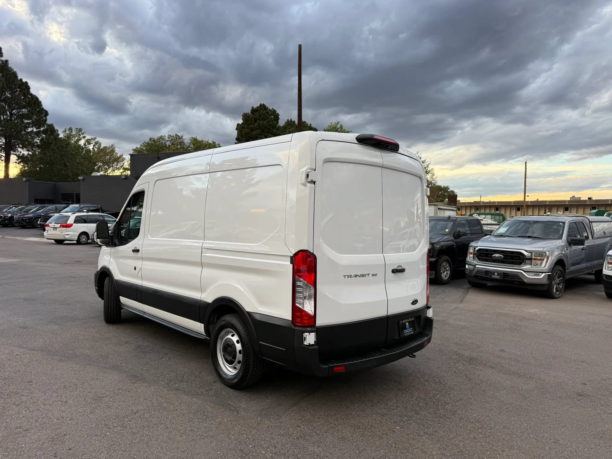 Used 2021 Ford Transit 150 Medium Roof RWD image 4