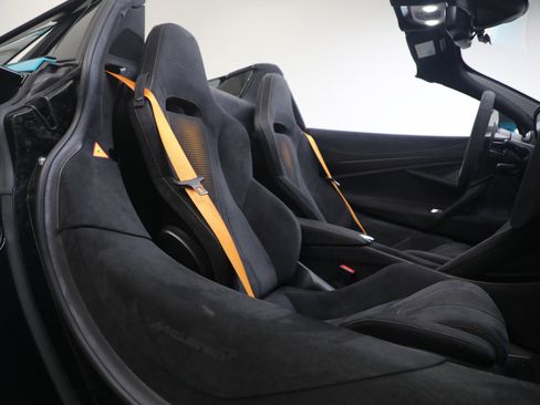 Used 2022 McLaren 765LT RWD image 35