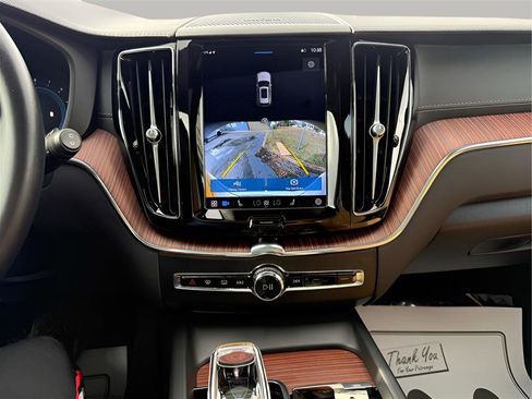 Used 2023 Volvo XC60 B5 Ultimate w/ Protection Package Premier image 21