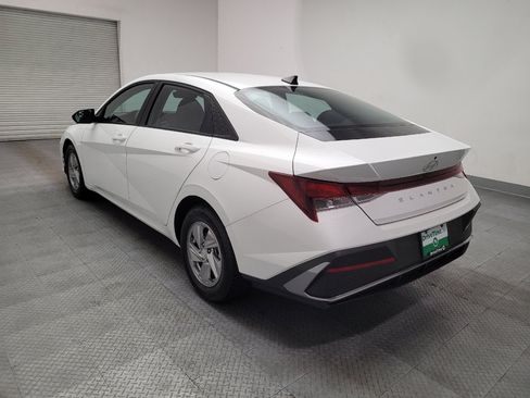 Used 2025 Hyundai Elantra SE w/ Cargo Package FWD image 5