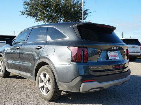 Used 2024 Kia Sorento LX image 10