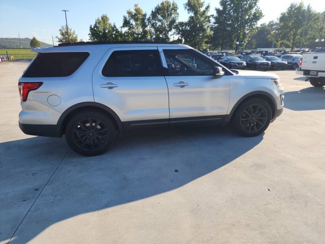 Used 2017 Ford Explorer XLT w/ Equipment Group 202A FWD image 21