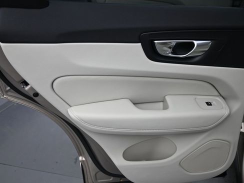 New 2026 Volvo XC60 B5 Ultra w/ Protection Package Premier AWD/4WD image 19