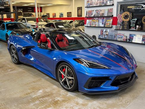 Used 2021 Chevrolet Corvette Stingray Premium Conv w/ Z51 Performance Package RWD image 4