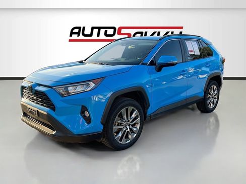 Used 2019 Toyota RAV4 XLE Premium image 3