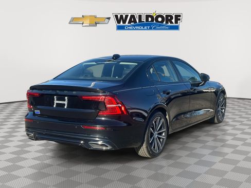 Used 2022 Volvo S60 B5 Momentum w/ Premium Package image 6
