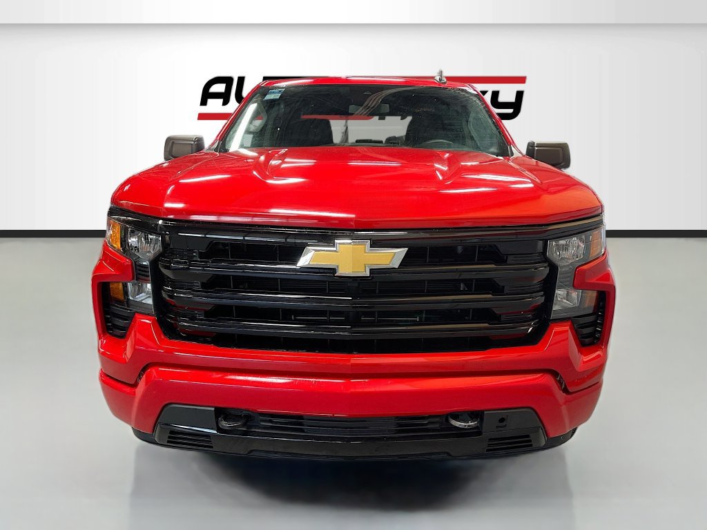Used 2023 Chevrolet Silverado 1500 Custom AWD/4WD image 2