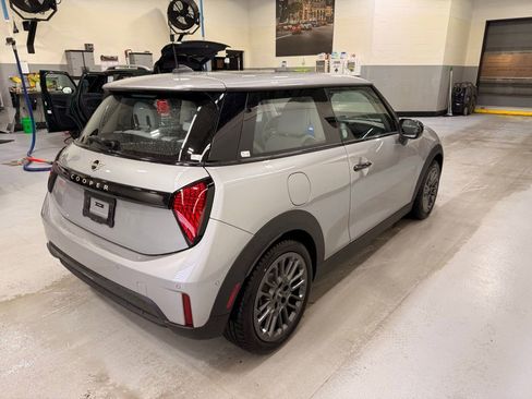 Used 2025 MINI Cooper 2-Door Hardtop image 6