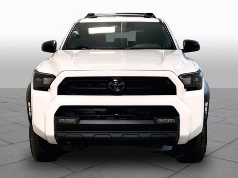 Used 2025 Toyota 4Runner SR5 AWD/4WD image 3