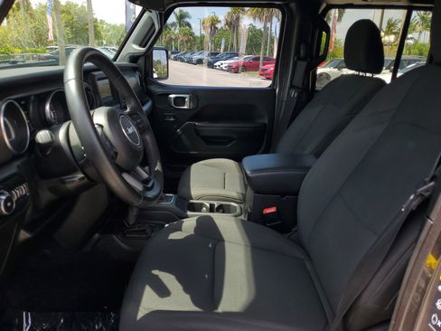 Certified 2020 Jeep Wrangler Unlimited Sport S AWD/4WD image 18