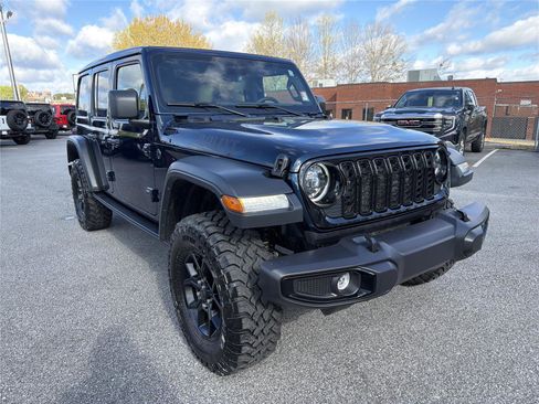 Used 2025 Jeep Wrangler Willys image 4