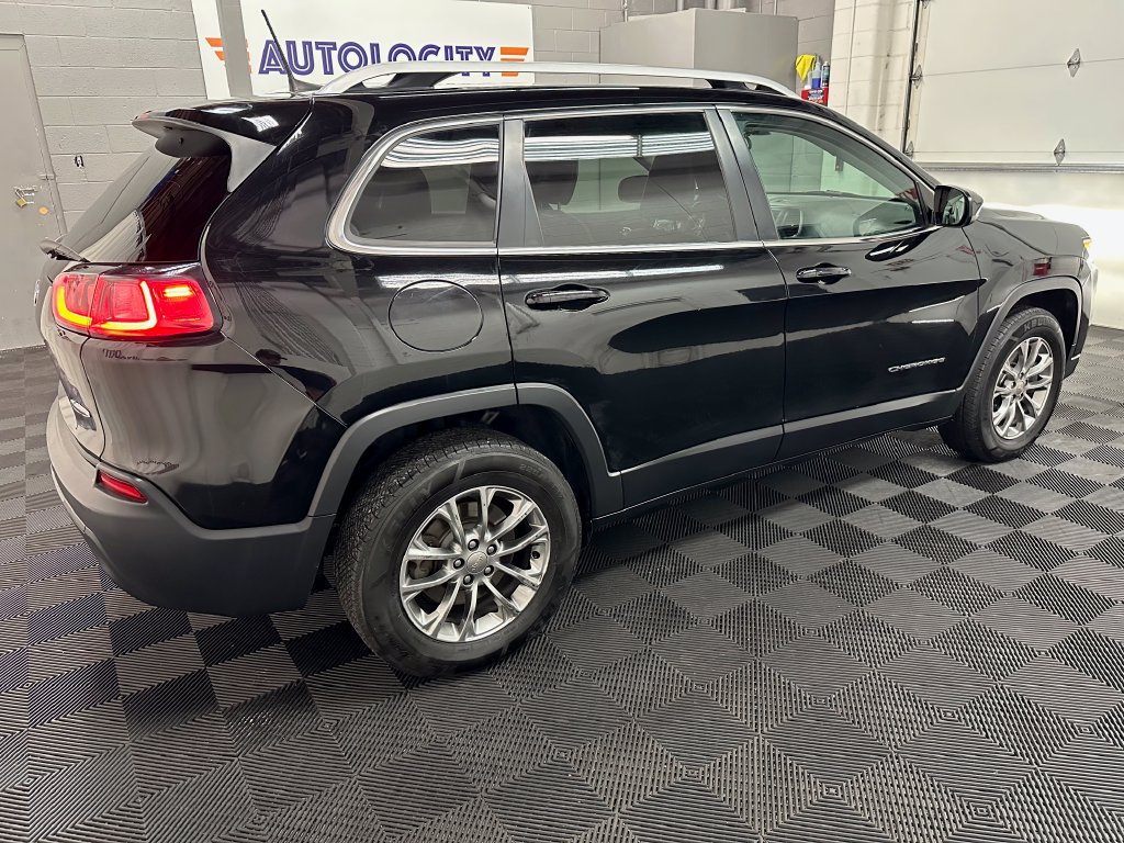 Used 2019 Jeep Cherokee Latitude Plus w/ Cold Weather Group AWD/4WD image 11