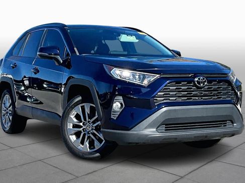 Used 2021 Toyota RAV4 XLE Premium image 2