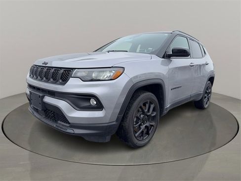 Used 2023 Jeep Compass Altitude image 3