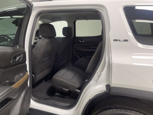 Used 2023 GMC Acadia SLE w/ Driver Convenience Package image 13