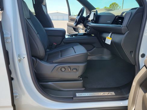 New 2026 Chevrolet Suburban High Country RWD image 35