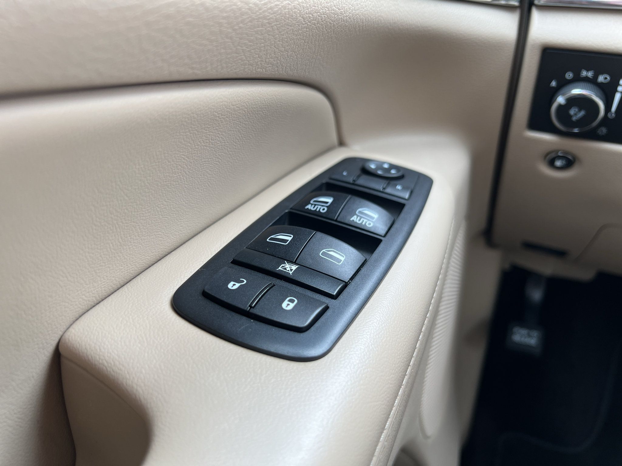 Used 2017 Jeep Grand Cherokee Limited AWD/4WD image 13