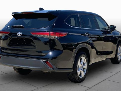 Used 2023 Toyota Highlander LE FWD image 13