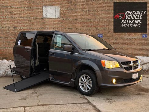 Used 2019 Dodge Grand Caravan SXT image 3