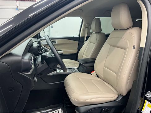 Used 2024 Ford Explorer XLT w/ Equipment Group 202A image 5