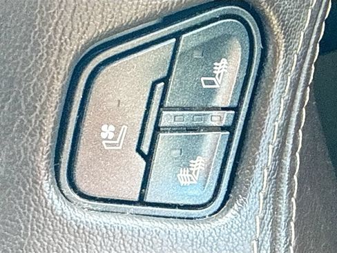 Used 2020 Chevrolet Suburban Premier RWD image 21