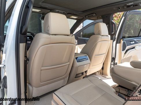 Used 2023 Cadillac Escalade Premium Luxury image 27