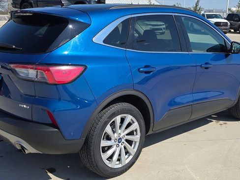 Used 2022 Ford Escape Titanium w/ Titanium Elite Package AWD/4WD image 5