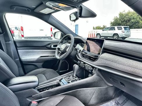 Used 2023 Jeep Compass Sport image 30