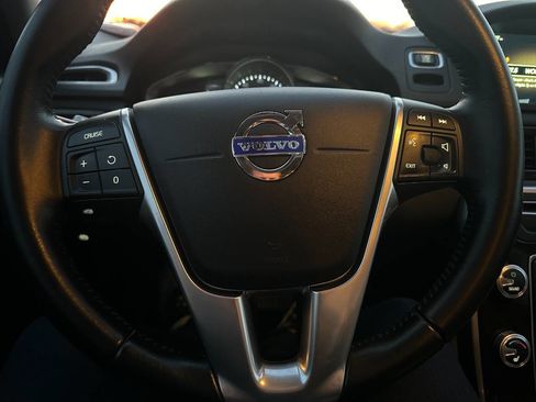 Used 2016 Volvo XC70 T5 Premier w/ Proximity Package image 21