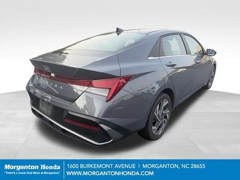 Used 2025 Hyundai Elantra SEL FWD image 9