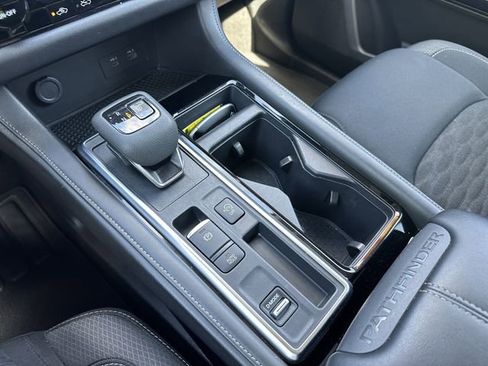 Certified 2025 Nissan Pathfinder SV FWD image 32