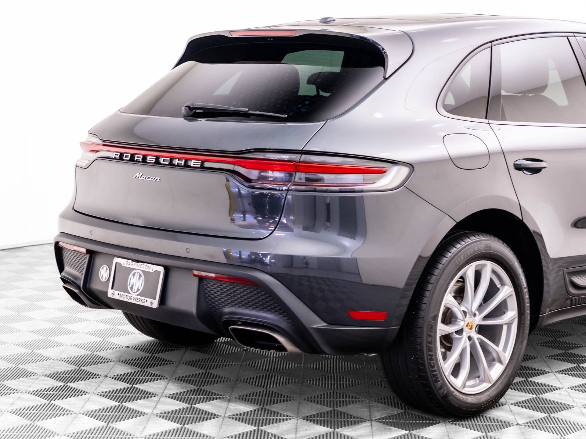 Used 2024 Porsche Macan AWD/4WD image 34