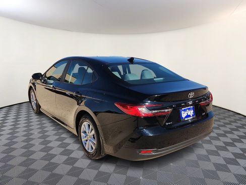 Used 2025 Toyota Camry LE image 3